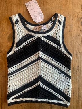 Willow & Wind Black and Cream Chevron Knit Crop Top